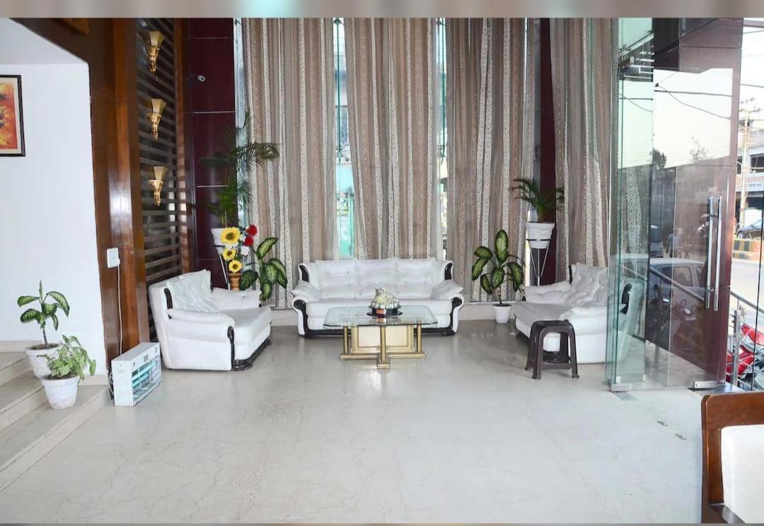Hotel Opulence Pathānkot Buitenkant foto
